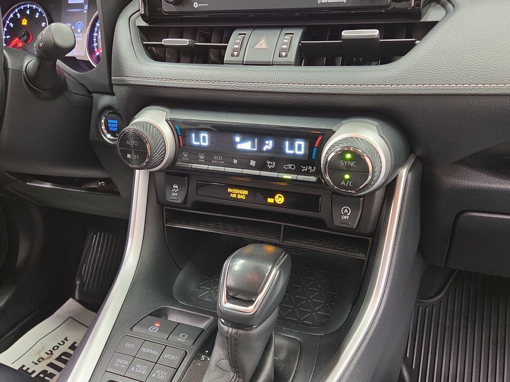 2020 Toyota RAV4 XLE Premium - Photo 16