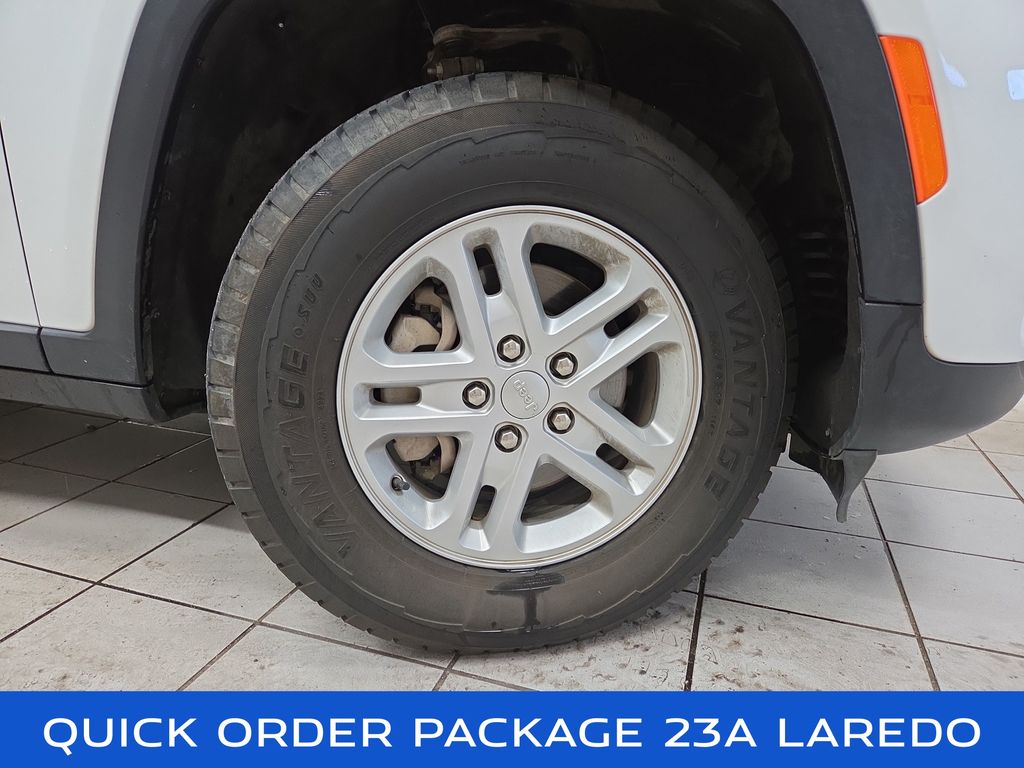 2024 Jeep Grand Cherokee Laredo - Photo 8