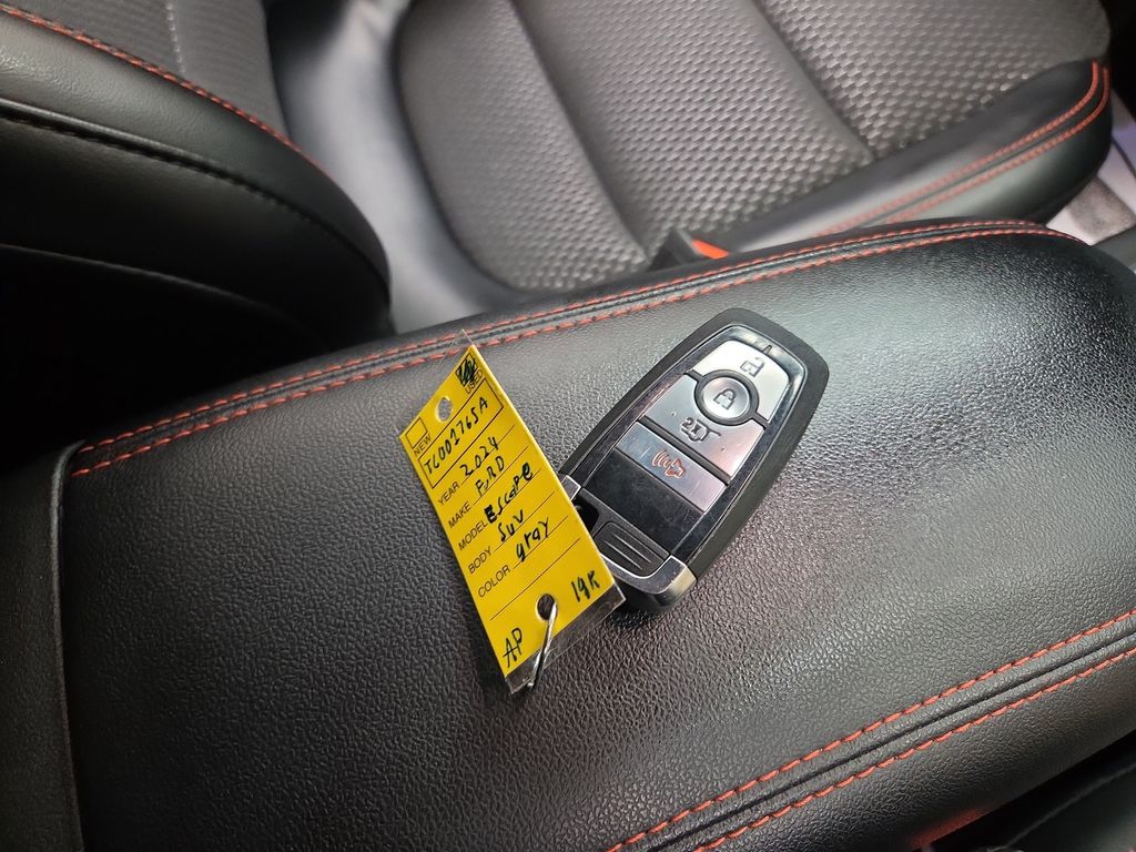 2024 Ford Escape ST-Line - Photo 14