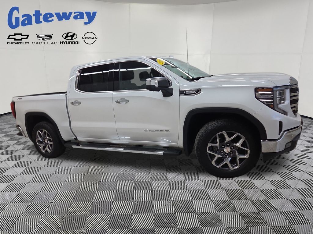 2022 GMC Sierra 4WD Crew Cab Short Box SLT's photo