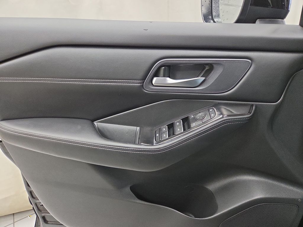 2024 Nissan Rogue SL - Photo 18