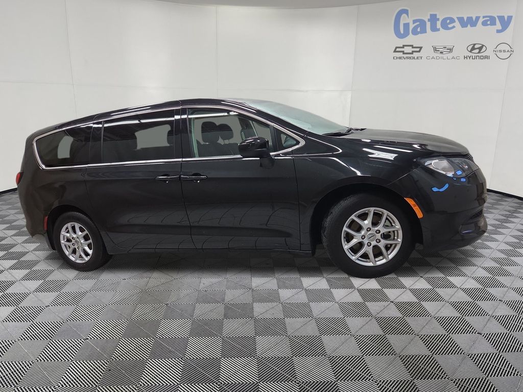 2023 Chrysler Voyager LX's photo