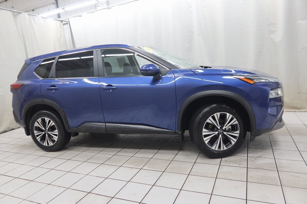 2022 Nissan Rogue SV's photo