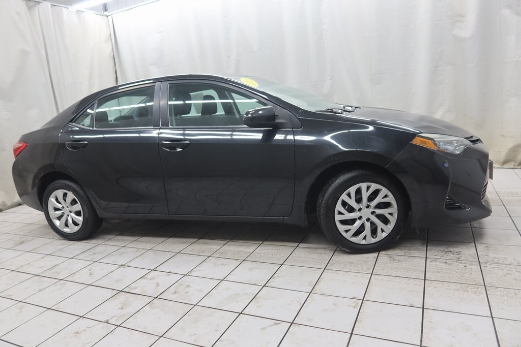 2019 Toyota Corolla LE's photo
