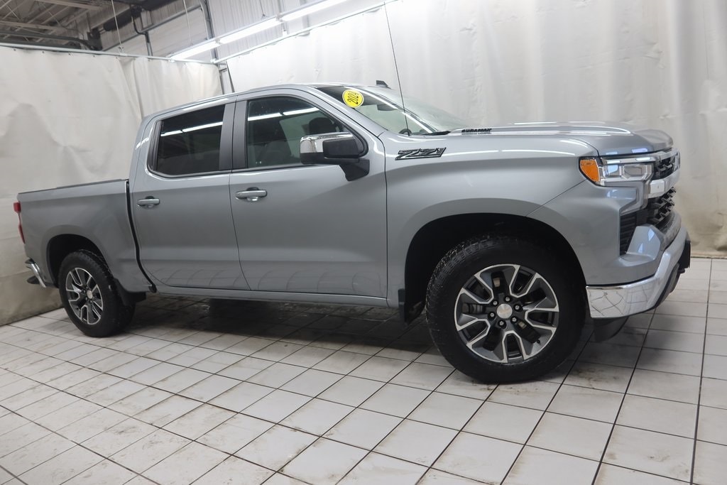 2024 Chevrolet Silverado 1500 LT's photo