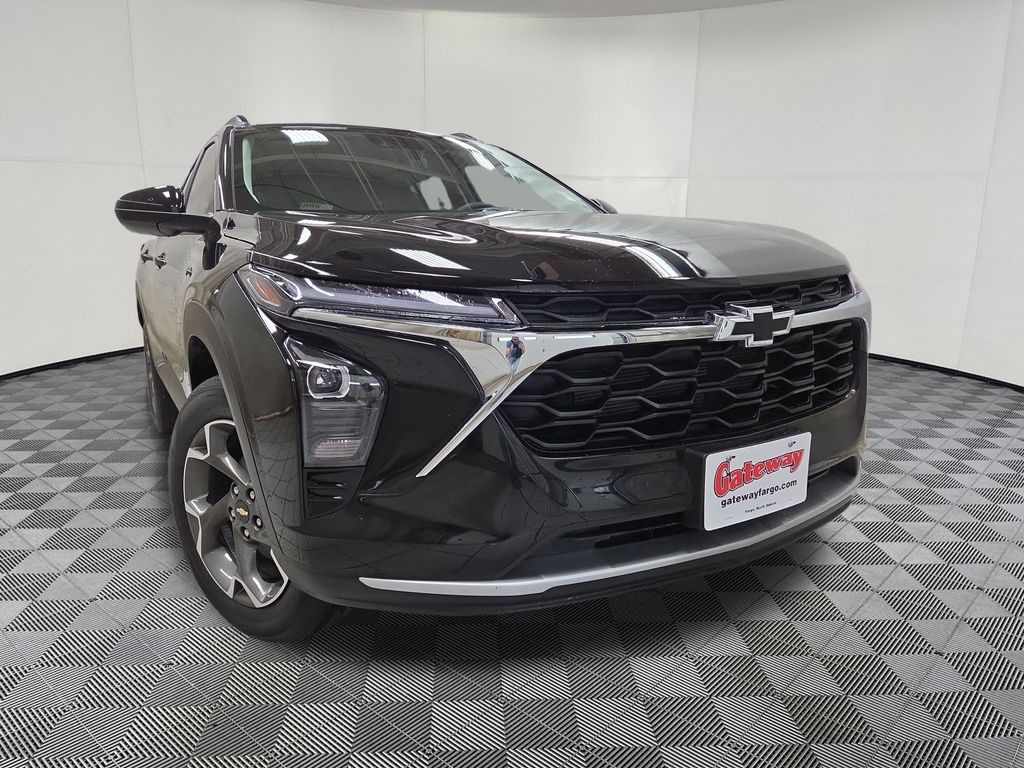2025 Chevrolet Trax LT - Photo 2
