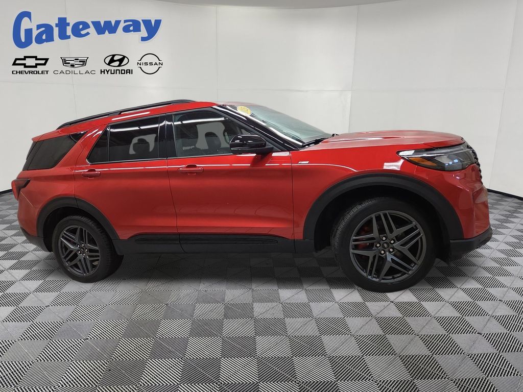 2025 Ford Explorer ST-LINE 4WD (PL535)'s photo