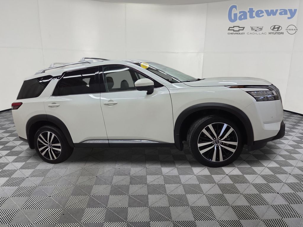 2024 Nissan Pathfinder Platinum 4WD's photo