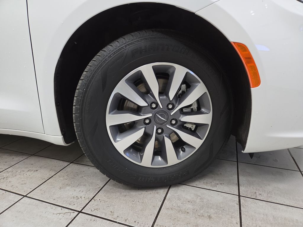 2023 Chrysler Pacifica Hybrid Touring L - Photo 7