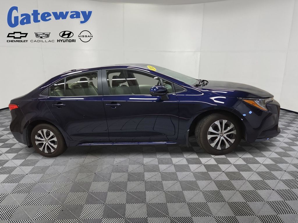 2022 Toyota Corolla LE Hybrid CVT's photo