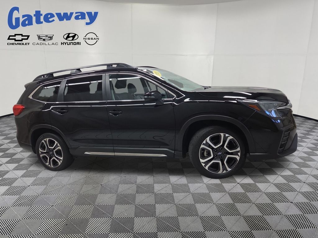 2023 Subaru Ascent Limited 7 Passenger's photo