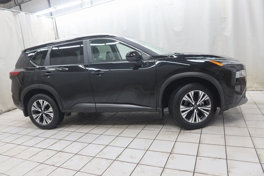 2023 Nissan Rogue SV's photo