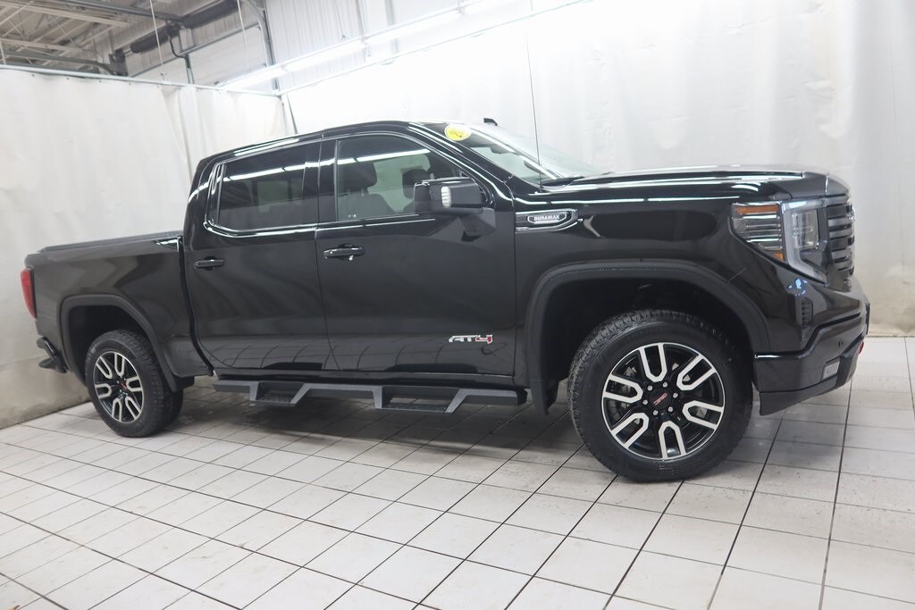 2023 GMC Sierra 1500 AT4's photo