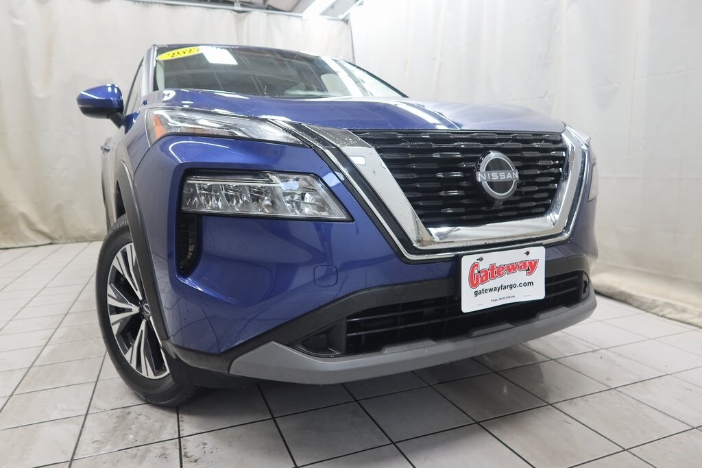 2022 Nissan Rogue SV photo 2