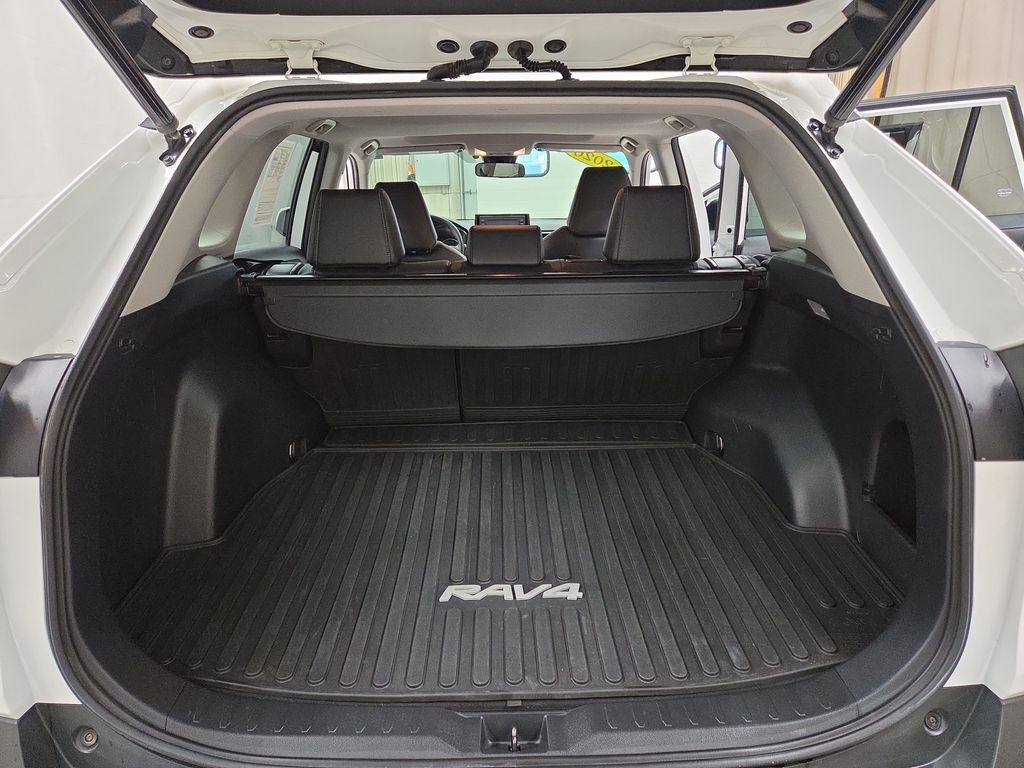 2020 Toyota RAV4 XLE Premium - Photo 9
