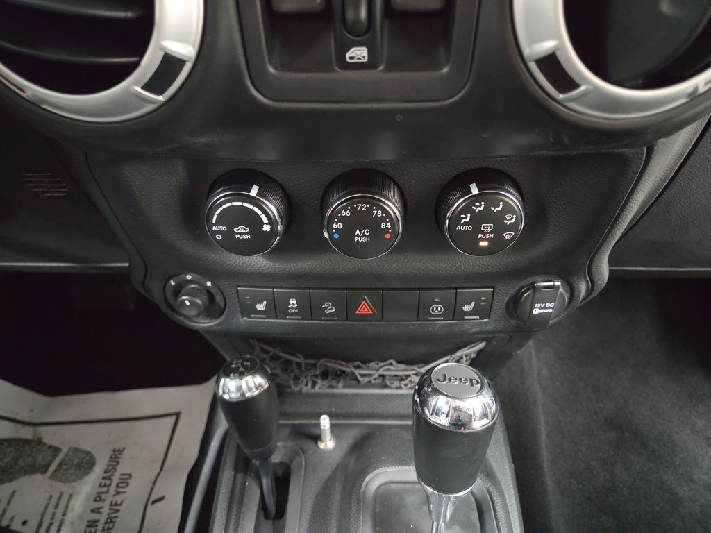 2013 Jeep Wrangler Unlimited Rubicon - Photo 13
