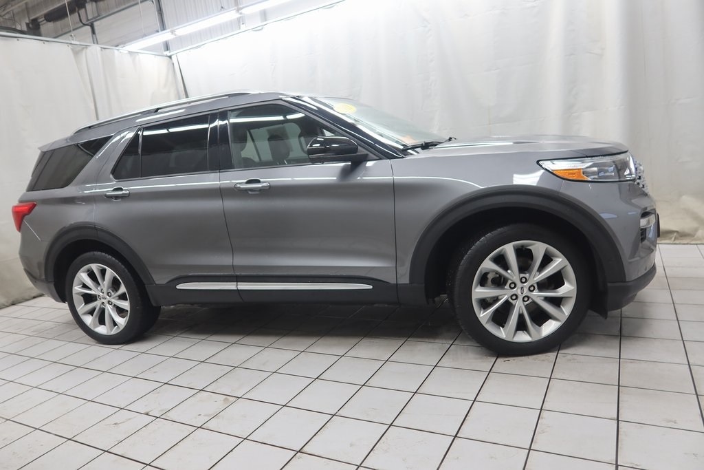 2021 Ford Explorer Platinum's photo
