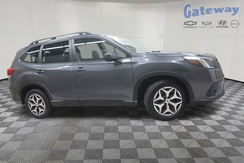 2022 Subaru Forester Premium's photo