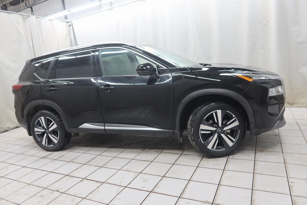 2023 Nissan Rogue SL's photo