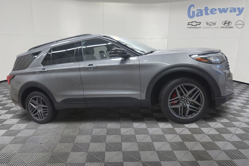 2025 Ford Explorer ST-LINE 4WD (PL535)'s photo