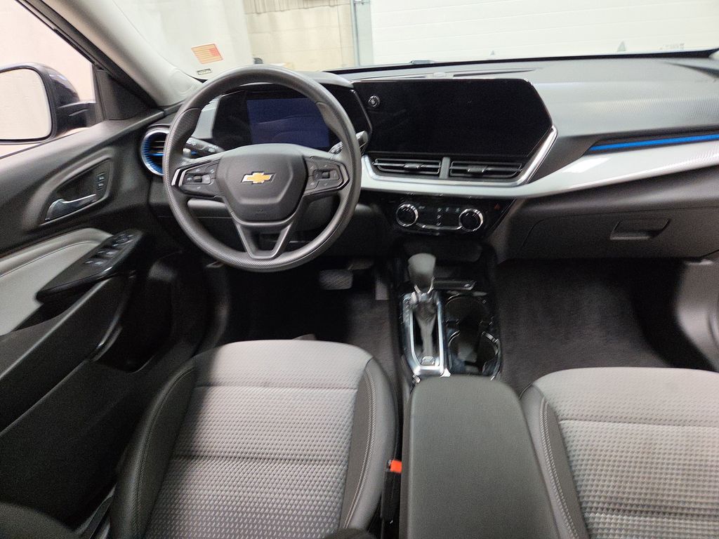 2025 Chevrolet Trax LT - Photo 13