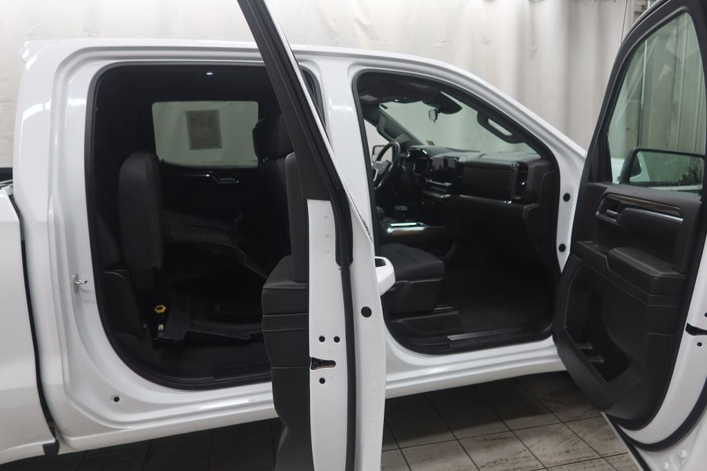 2023 Chevrolet Silverado 1500 RST - Photo 11