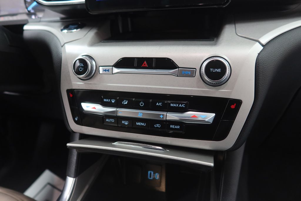 2023 Ford Explorer XLT - Photo 17