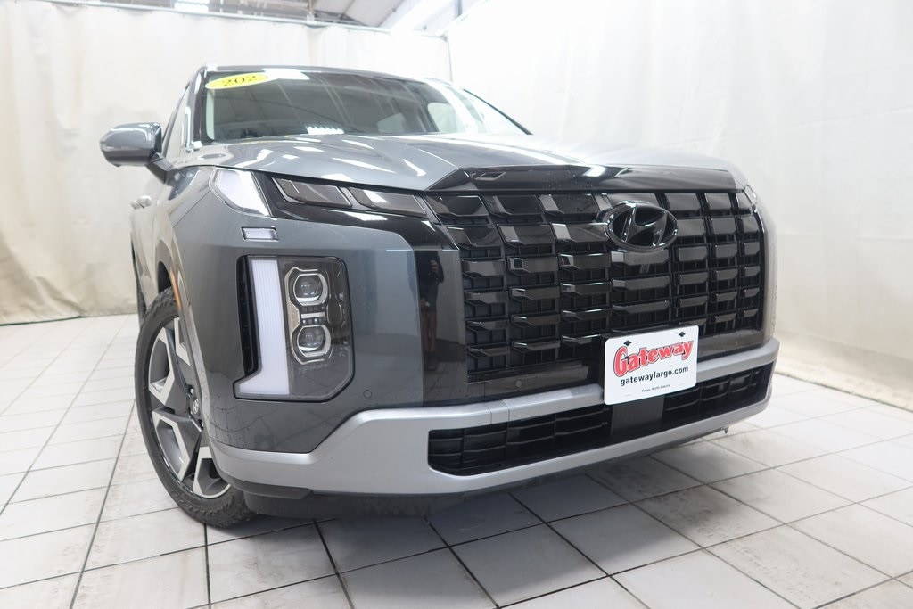 Used 2023 Hyundai Palisade Limited with VIN KM8R5DGE5PU625204 for sale in Fargo, ND