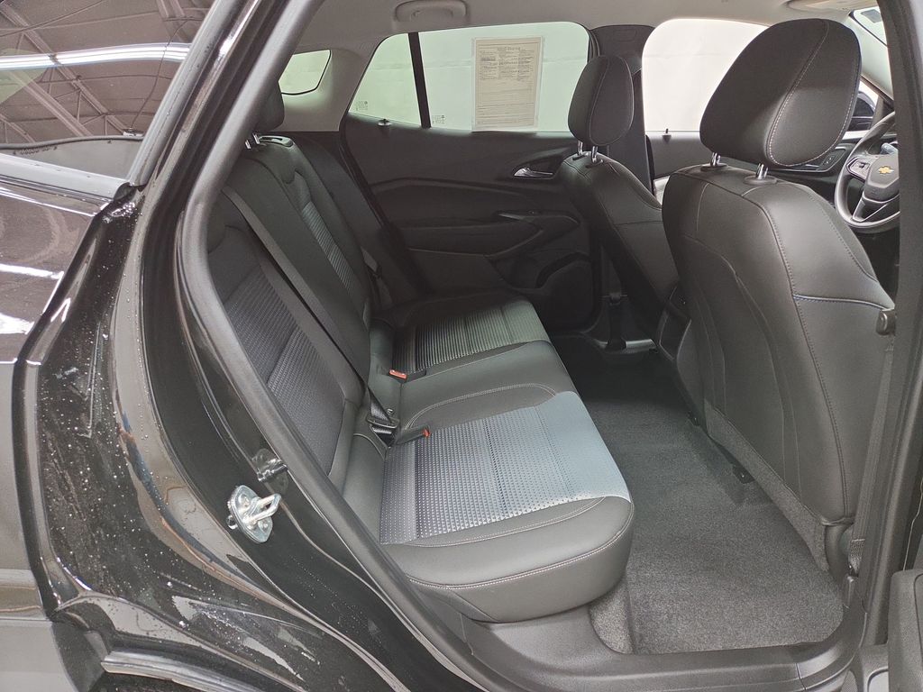 2025 Chevrolet Trax LT - Photo 11