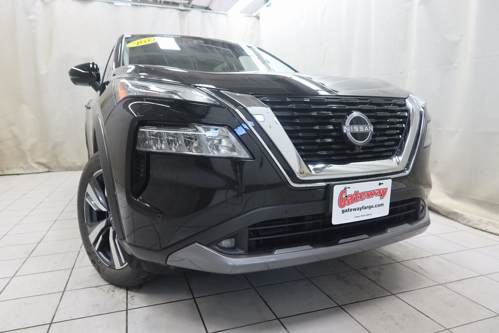 2022 Nissan Rogue SL photo 2