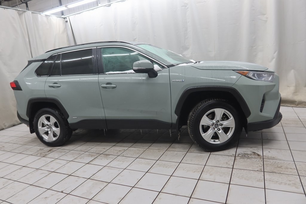2020 Toyota RAV4 XLE's photo