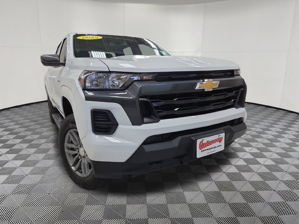2025 Chevrolet Colorado LT - Photo 2
