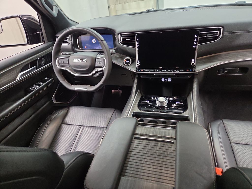 2024 Jeep Wagoneer Series III - Photo 13