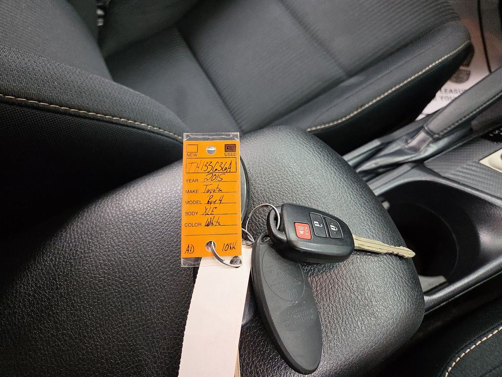 2015 Toyota RAV4 XLE - Photo 15