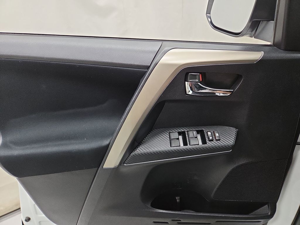 2015 Toyota RAV4 XLE - Photo 20