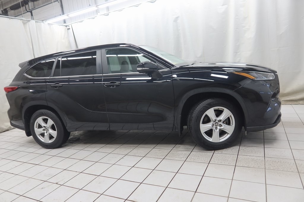 2023 Toyota Highlander L's photo