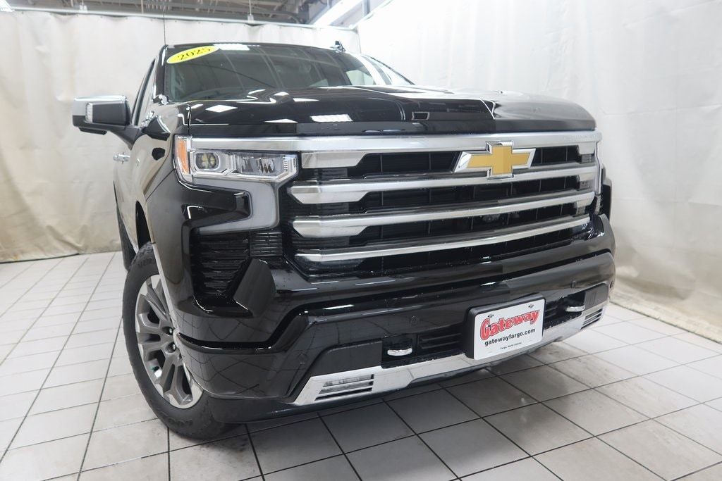 Used 2025 Chevrolet Silverado 1500 High Country with VIN 2GCUKJED9S1166960 for sale in Fargo, ND