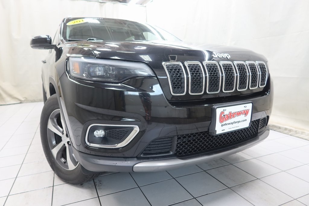 Used 2019 Jeep Cherokee Limited with VIN 1C4PJMDX7KD321054 for sale in Fargo, ND