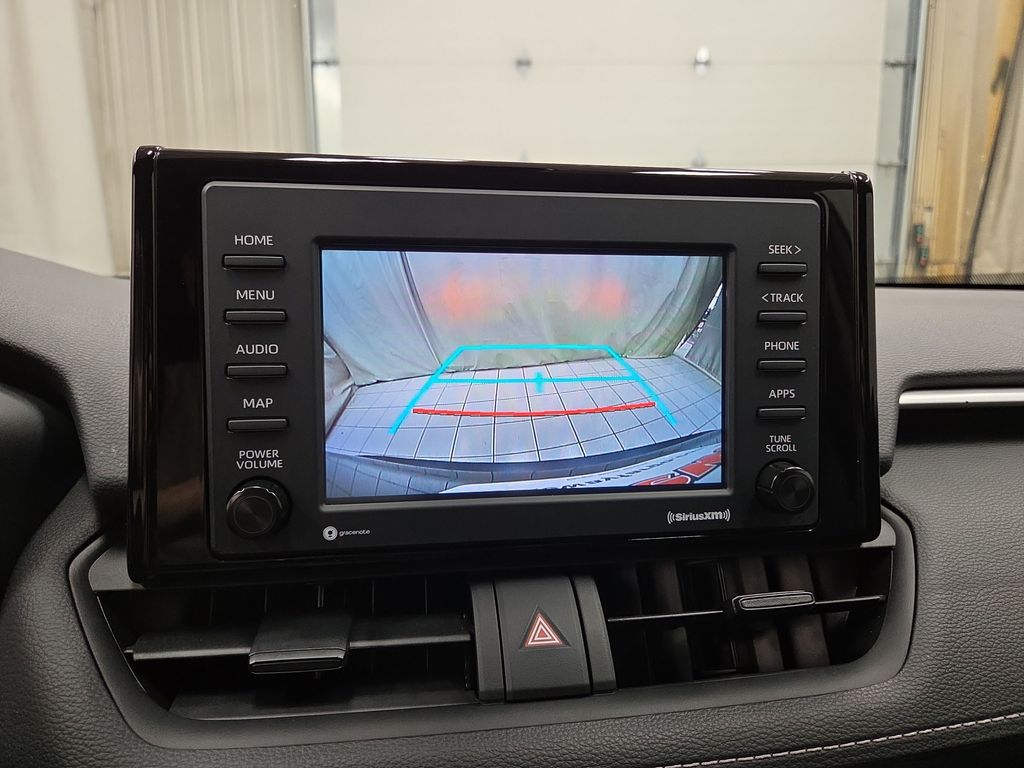 2022 Toyota RAV4 LE - Photo 22