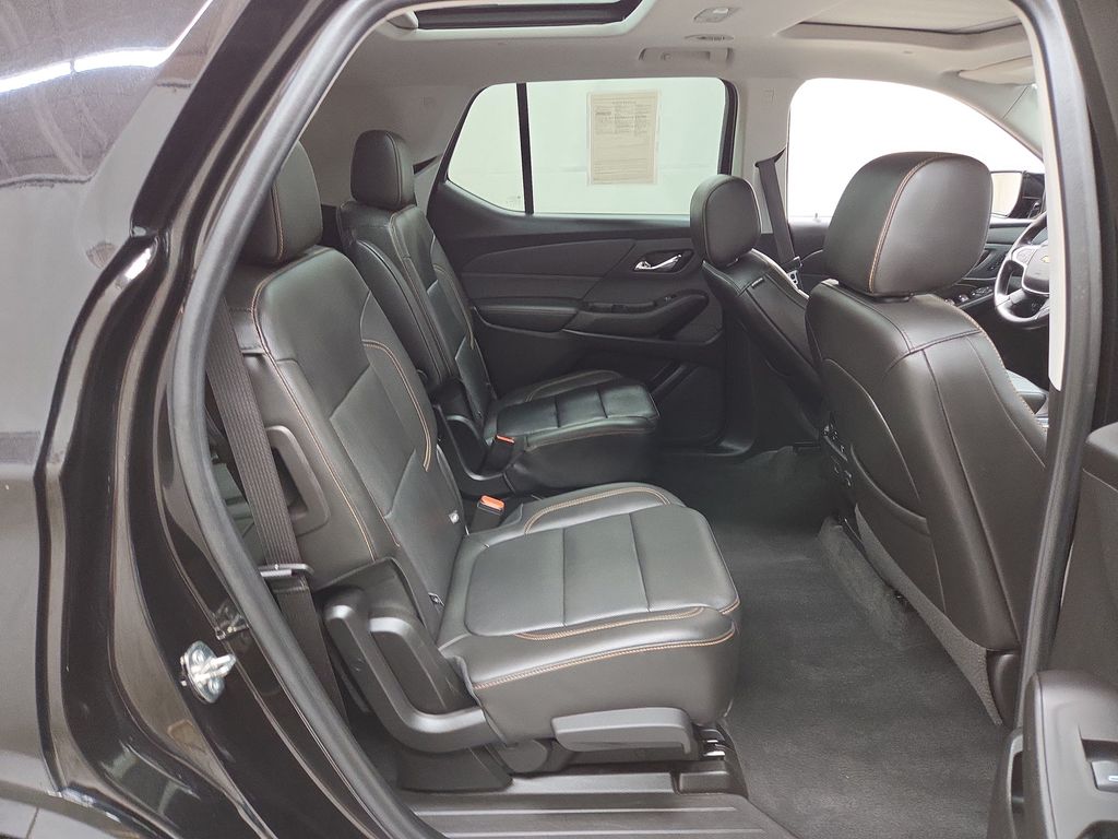 2020 Chevrolet Traverse Premier - Photo 11