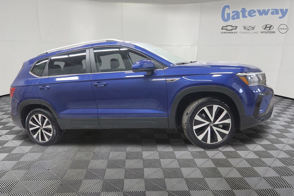 2022 Volkswagen Taos 1.5T SE 4Motion's photo