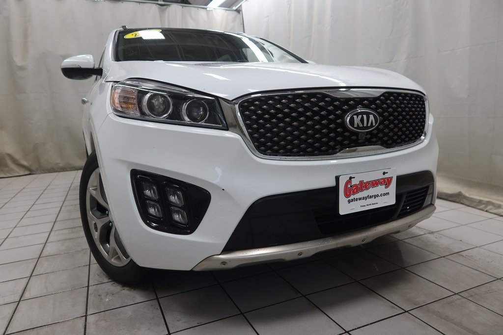 Used 2016 Kia Sorento Limited with VIN 5XYPKDA11GG103701 for sale in Fargo, ND