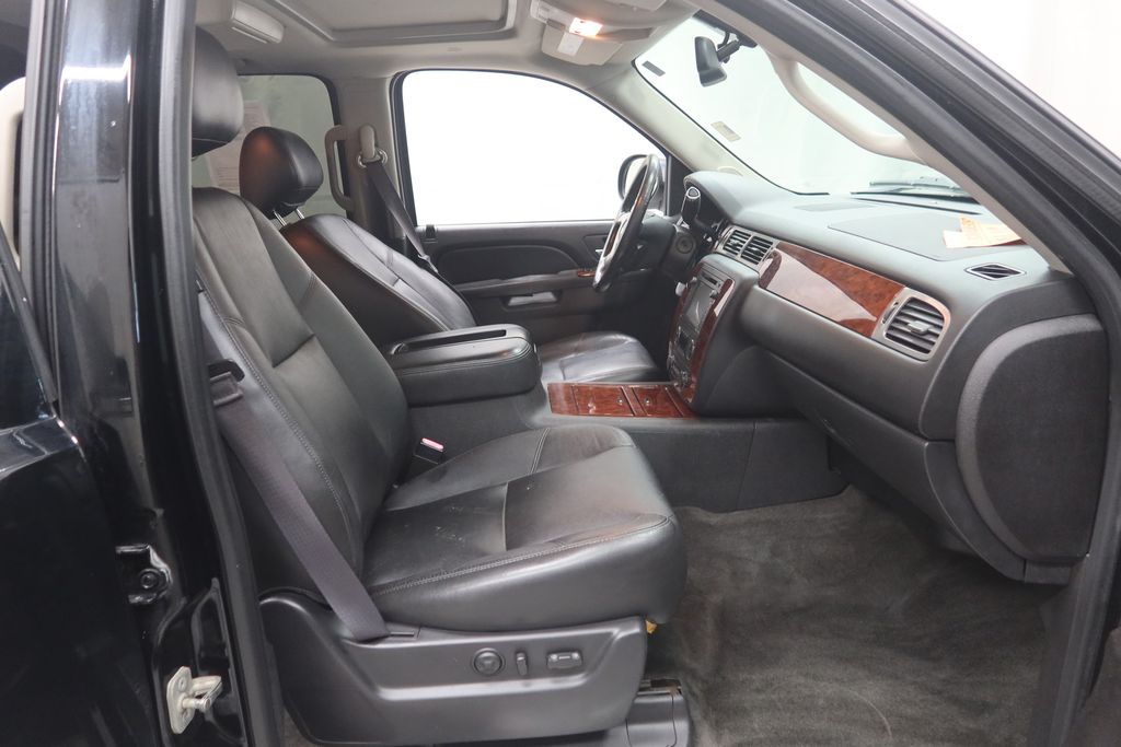 2013 Chevrolet Avalanche LTZ - Photo 11