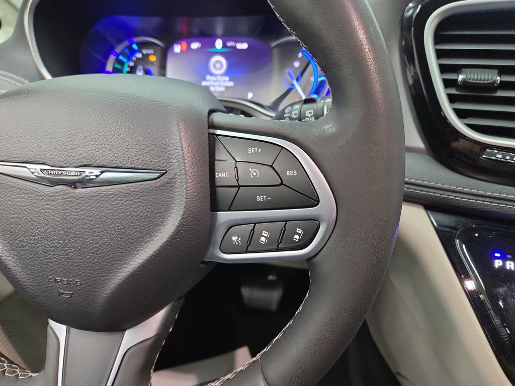 2023 Chrysler Pacifica Hybrid Touring L - Photo 18