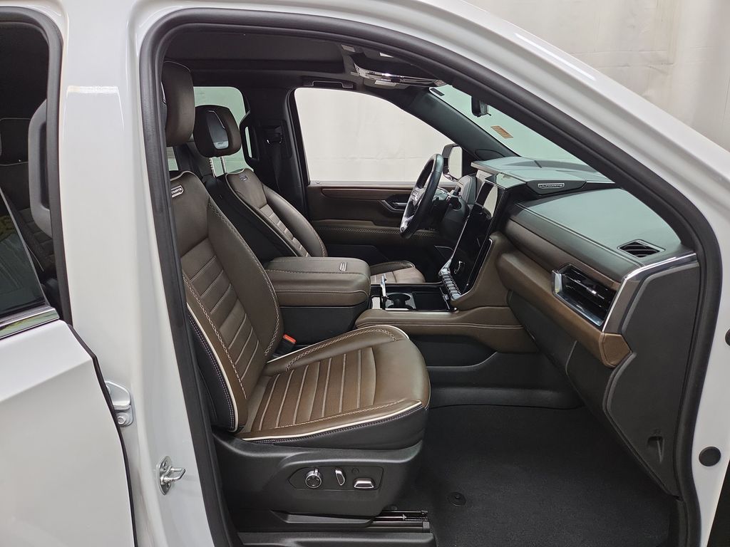 2025 GMC Yukon XL Denali Ultimate - Photo 13