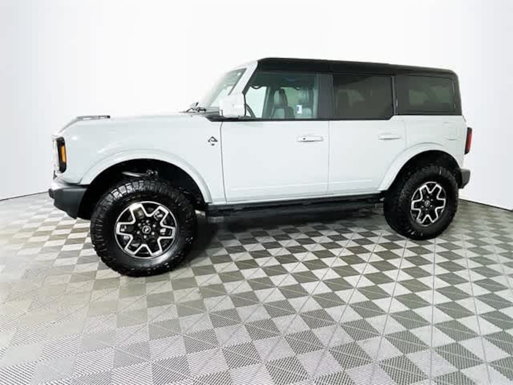 Used 2024 Ford Bronco Outer Banks 4x4