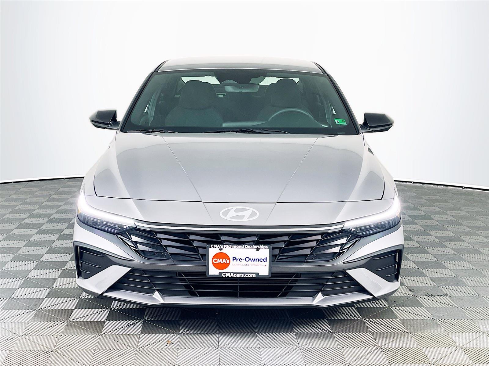 2025 Hyundai Elantra SEL Sport photo 2