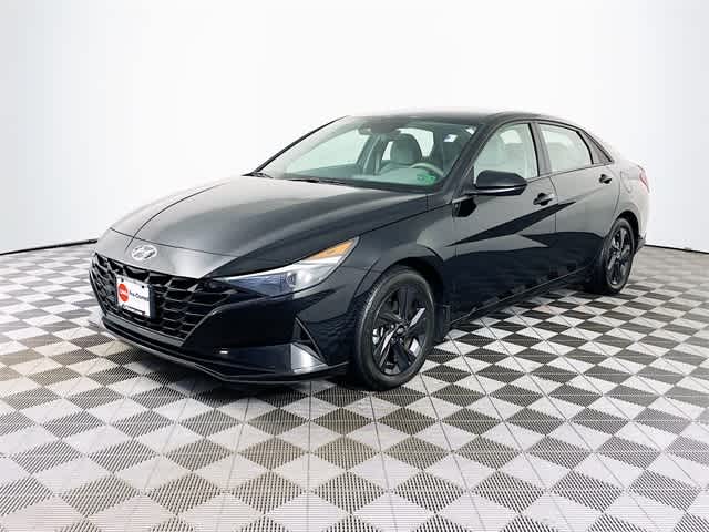 2022 Hyundai Elantra SEL photo 3
