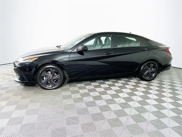 2022 Hyundai Elantra SEL photo 4