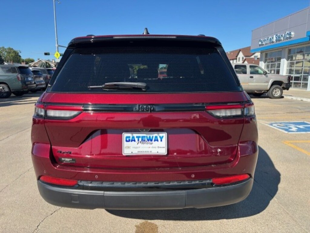 Used 2023 Jeep Grand Cherokee Altitude